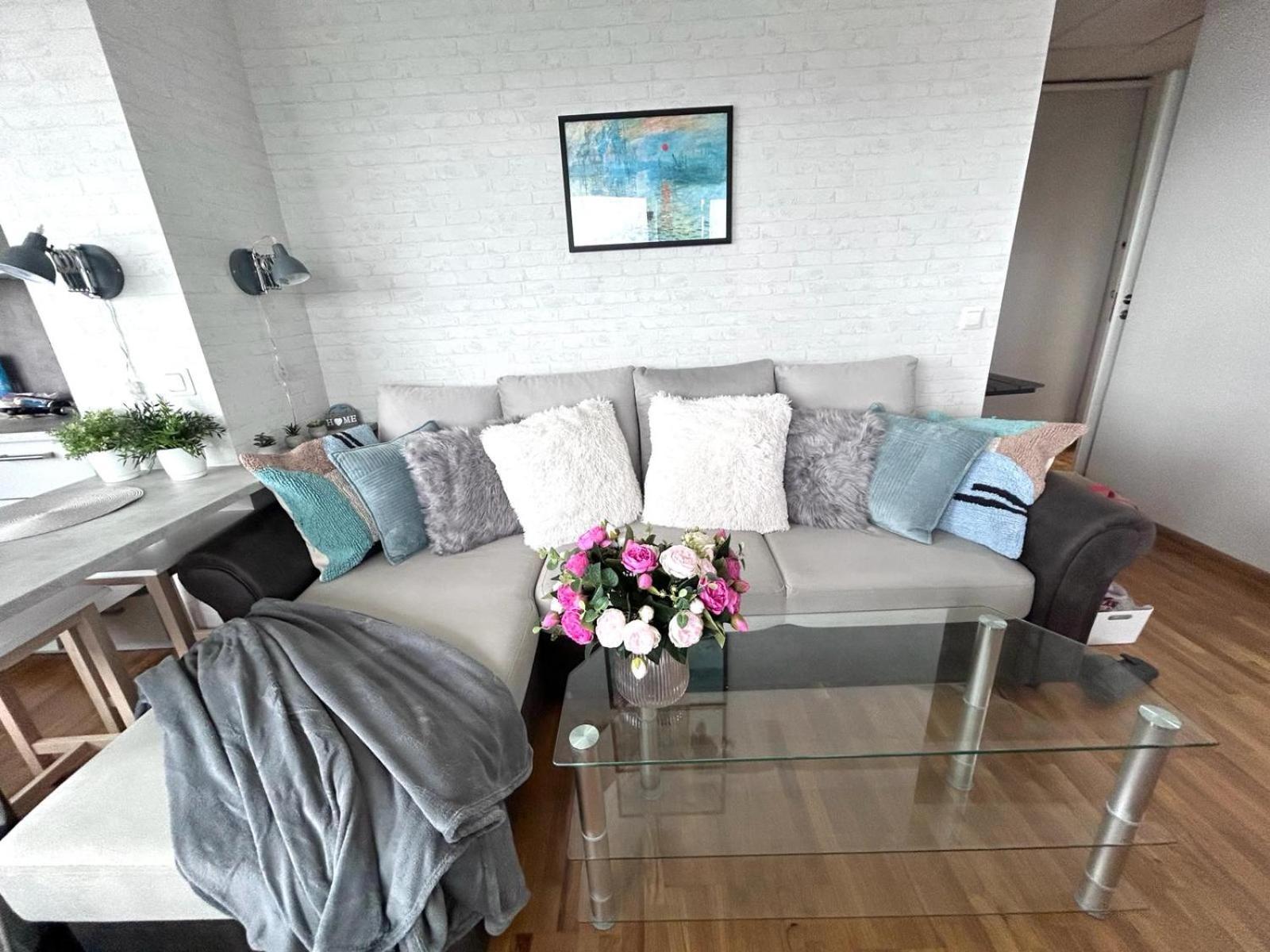 Stella'S Apartment - City Center - Free Secure Parking - Big Sun Terrace - Air Conditioning - Wifi - Tram To The Tallinn Bus Station And Old Town Ngoại thất bức ảnh