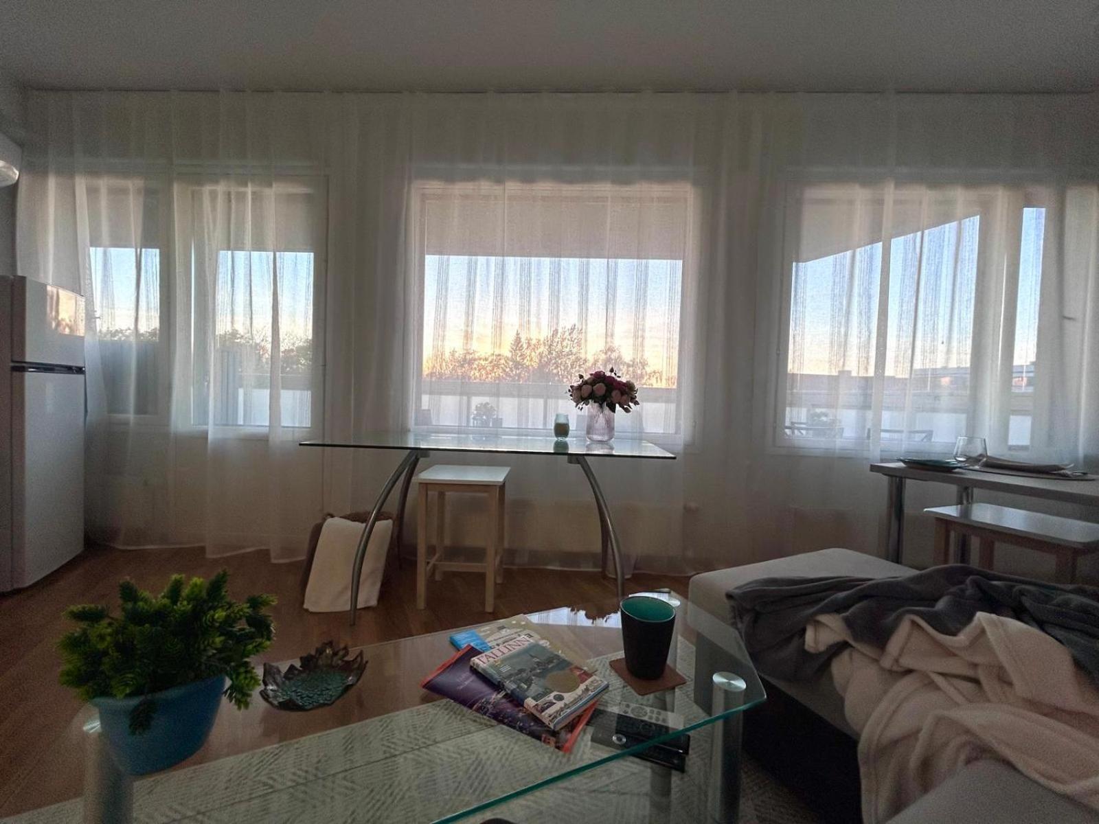 Stella'S Apartment - City Center - Free Secure Parking - Big Sun Terrace - Air Conditioning - Wifi - Tram To The Tallinn Bus Station And Old Town Ngoại thất bức ảnh