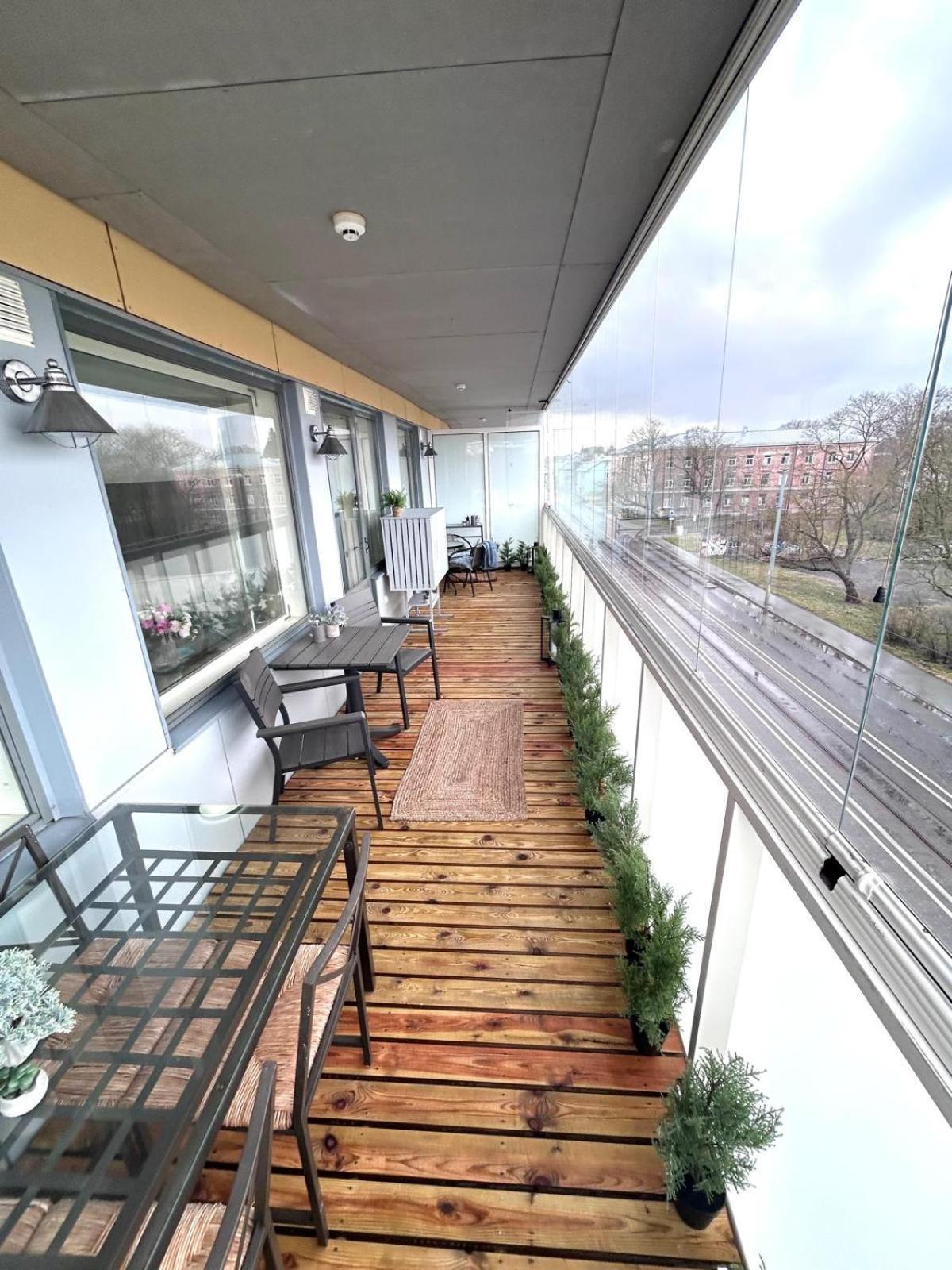 Stella'S Apartment - City Center - Free Secure Parking - Big Sun Terrace - Air Conditioning - Wifi - Tram To The Tallinn Bus Station And Old Town Ngoại thất bức ảnh