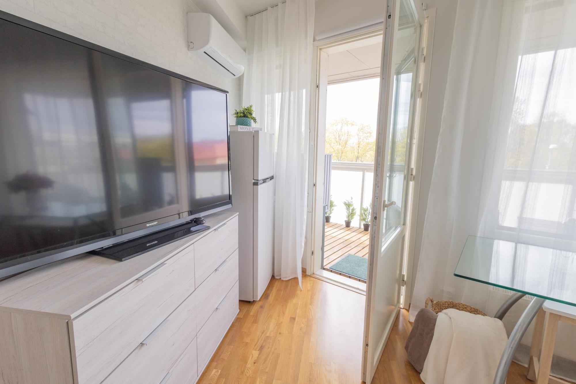 Stella'S Apartment - City Center - Free Secure Parking - Big Sun Terrace - Air Conditioning - Wifi - Tram To The Tallinn Bus Station And Old Town Ngoại thất bức ảnh